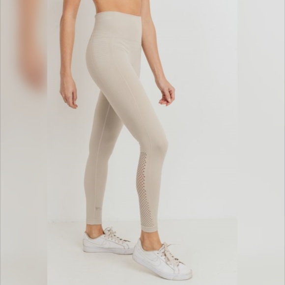 Ribbed and Perforated Seamless Highwaist Leggings - Picture 3 of 7
